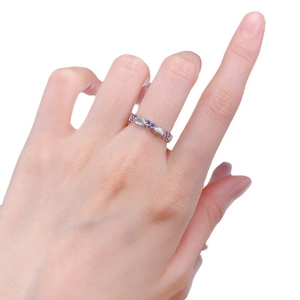 Bague vintage en argent 925 avec cœurs brossés et cristaux violets en alliance complète