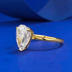 Bague élégante en argent 925 en forme de goutte avec pierre taille glace et fini doré