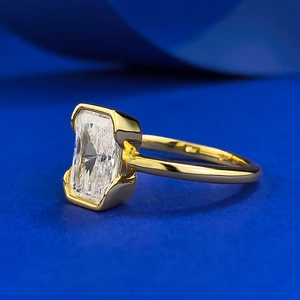 Anello elegante in argento S925 con zircone bianco 6x9mm taglio smeraldo e placcato oro