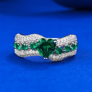 Luxury 925 Sterling Silver Heart Green Rhinestone Ring For Women Elegant Wave Band Inlaid Gemstone Engagement Jewelry Gift