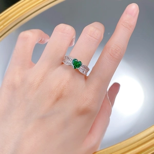Bague en argent 925 avec émeraude en forme de cœur et accents de diamants