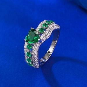 Macro shot of S925 silver ring featuring heart-shaped emerald green zircon and wave band