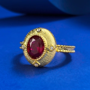 Bague en argent S925 doré avec rubis ovale rouge sang de pigeon et anneau perlé