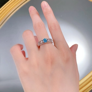 Bague en argent S925 avec pierre bleue aigue-marine et design dentelle vintage