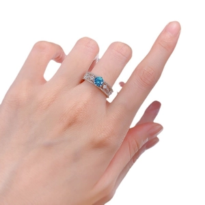 Bague élégante en argent S925 ornée d'une pierre aigue-marine d'un carat taille feu d'artifice