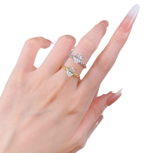 Elegant gold and silver S925 rings with 6x8mm oval zircon and starburst accents on hand