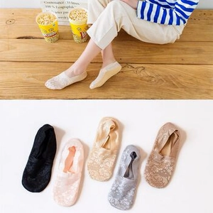 Detailed view of low-cut lace invisible boat socks for women in multiple pastel colors