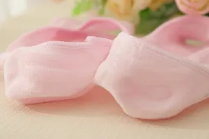 Macro detail of pink low-cut socks showing three-strip silicone anti-slip heel grip