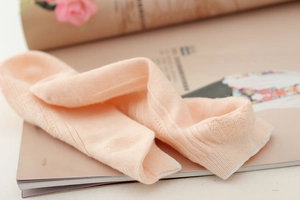 Detailed texture of peach cotton mesh socks featuring breathable ribbed cuffs