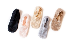 Detailed lace pattern of invisible boat socks in five assorted pastel colors