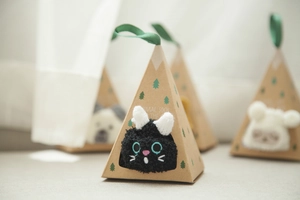 Creative mountain-shaped gift box featuring coral fleece animal socks with 3D cat embroidery