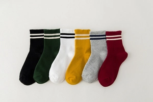 Lote de seis pares de calcetines de algodón acanalado con dos rayas en varios colores
