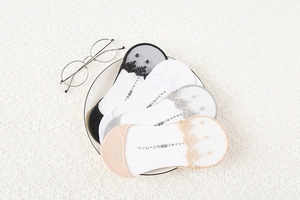 Close-up of four-color lace boat socks with non-slip silicone and breathable 3D ice silk