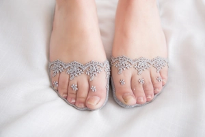 Detailed embroidery on light gray lace invisible socks with breathable mesh fabric