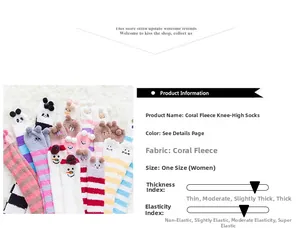 Détail de chaussettes hautes rayées en polaire corail avec motifs d'animaux mignons