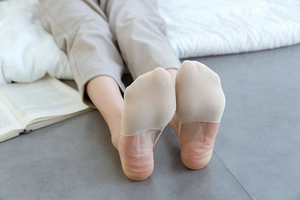 Detail of skin-colored seamless ice silk forefoot socks for non-slip high heel comfort