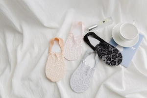 Detailed lace texture and anti-slip silicone heels of multi-color invisible boat socks