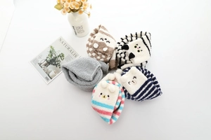 Chaussettes d'hiver en polaire corail à rayures avec des motifs animaux mignons