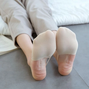 Invisible beige forefoot padding socks with high elastic knit for a seamless hidden fit