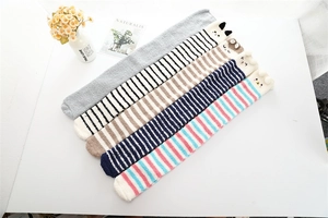 Lot de cinq paires de chaussettes hautes en polaire rayée avec motifs animaux mignons