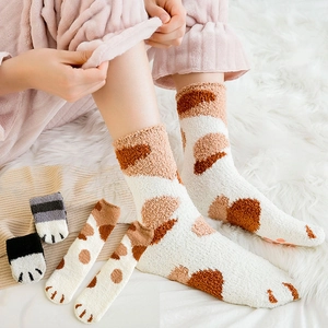 Chaussettes de Sommeil Douces en Forme de Patte de Chat pour Femmes Chaudes Hiver Antidérapantes en Polyester pour Maison