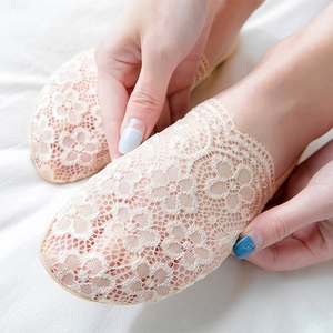 Women's Sexy Lace No Show Socks With Silicone Anti-Slip Heel Breathable Cotton Bottom Floral Pattern Invisible Boat Socks
