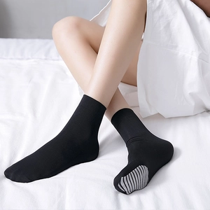 Elastic high-density velvet cotton socks in black with grey striped non-slip heels