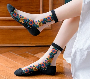 Broderie détaillée sur chaussettes en résille transparente avec motifs de fleurs colorés