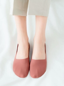Detail of seamless dusty rose ice silk no-show socks with smooth edges for women