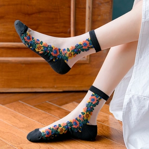 Socquettes transparentes vintage avec broderies florales colorées et bordures noires