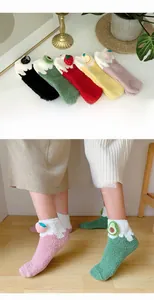 Dicke Korallenvlies-Socken mit niedlichen 3D-Fruchtmotiven und warmem Plüschstoff