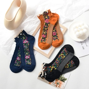 Retro floral cotton socks with delicate lace trim and pearl accents in three colors