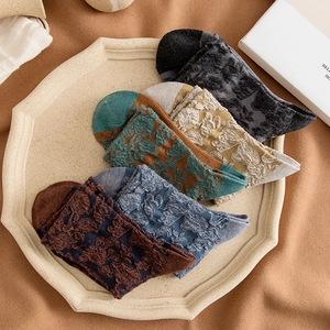Women Vintage Floral Jacquard Cotton Mid-calf Socks Japanese Style 3D Relief Texture Casual Breathable Flower Crew Socks