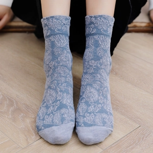 Vintage floral pattern cotton socks for women in blue-grey with a light grey toe contrast