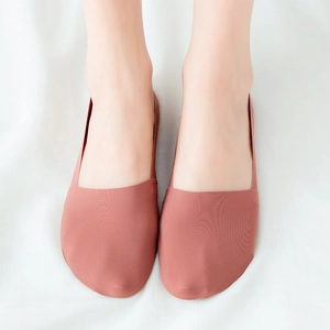 Women's pink seamless ice silk no-show socks with non-slip low-cut invisible design