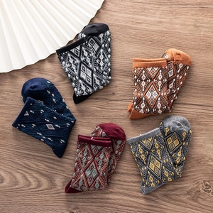 Cinq paires de chaussettes en tricot vintage à losanges aux couleurs d'automne