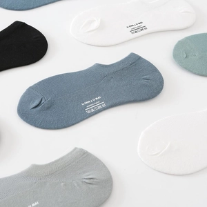 Calze invisibili da uomo traspiranti in vari colori con loghi del marchio alla moda