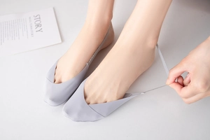 Elastic stretch detail of seamless ice silk invisible half socks in light gray finish