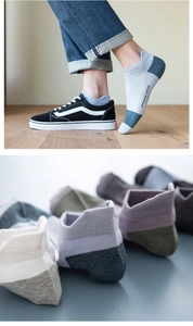 Macro detail of breathable low-cut cotton ankle socks with ADVANCED COTTON text