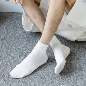 Men's solid white cotton crew socks with ribbed arch support for daily casual wear