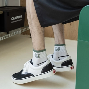 Men's low-cut canvas shoes with black-white contrast and breathable cotton letter socks