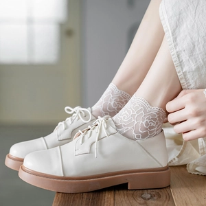 Beige lace socks with rose patterns paired with brown platform lace-up oxfords