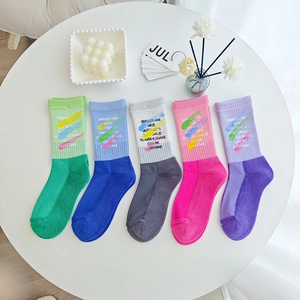 Women Combed Cotton Mid Tube Socks Graffiti Letter Print Contrast Color Crew Socks Streetwear Casual Fashion Socks