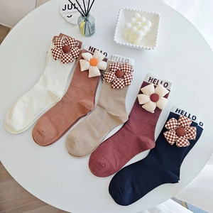 Cinq paires de chaussettes en coton mignonnes avec fleurs 3D et lettrage HELLO