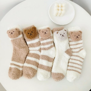 Cinq paires de chaussettes en polaire corail avec oreilles d'ours en relief