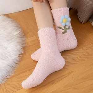 Rosa Korallenfleece-Socken, verdickt und warm, mit 3D-Blumenstickerei für den Winter