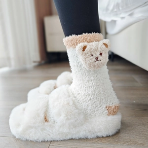 Chaussettes en velours corail épais avec broderie d'ours 3D pour le confort d'hiver