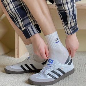 Classic white mid-tube cotton socks featuring blue mountain embroidery and Dream text