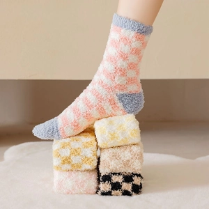 Women Thick Coral Fleece House Socks Classic Checkerboard Pattern Warm Plush Indoor Floor Socks Mid-calf Cozy Sleep Socks