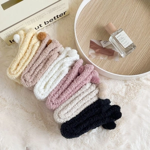 Dicke Korallenfleece-Socken für Damen in sechs Farben mit Bommeln für warme Wintertage